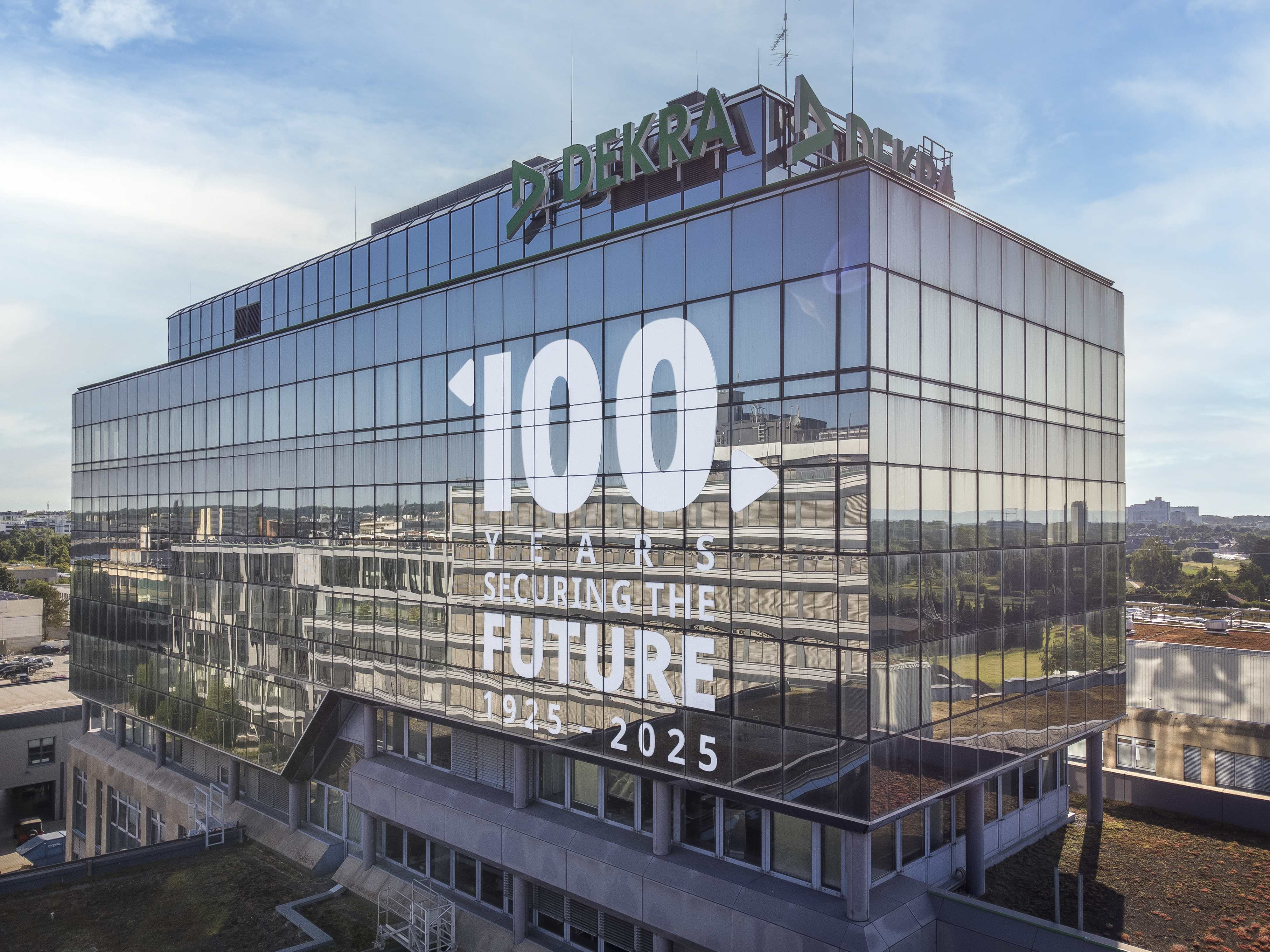 Dekra prevé incrementar sus ingresos en 2025 mientras continúa incrementando las inversiones y ampliando su plantilla