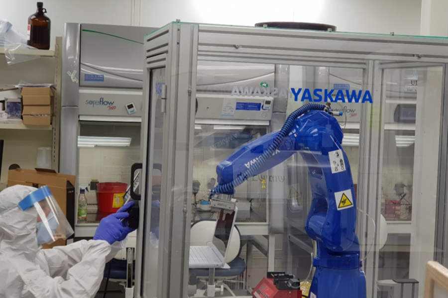 Lab robot 36181
