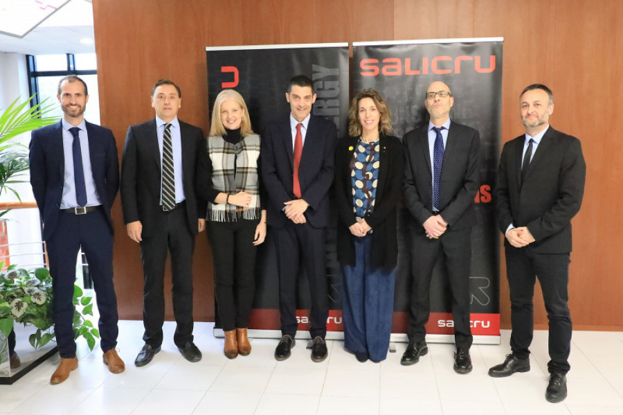 La consejera con el equipo directivo de salicru 28975