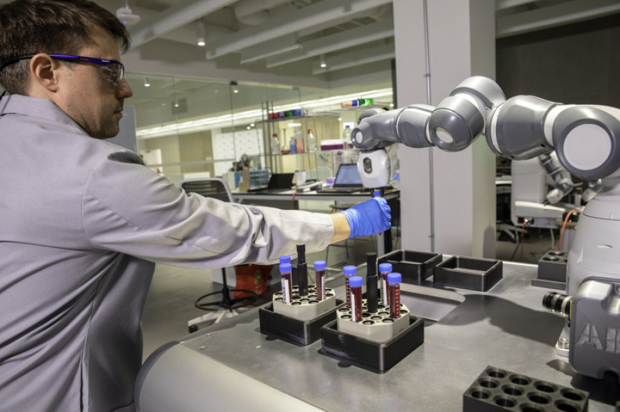 Abb yumi robot medico laboratorio 27622
