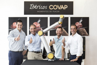 Foto premio robot de oro a covap 22858