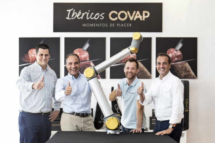 Foto premio robot de oro a covap 22858