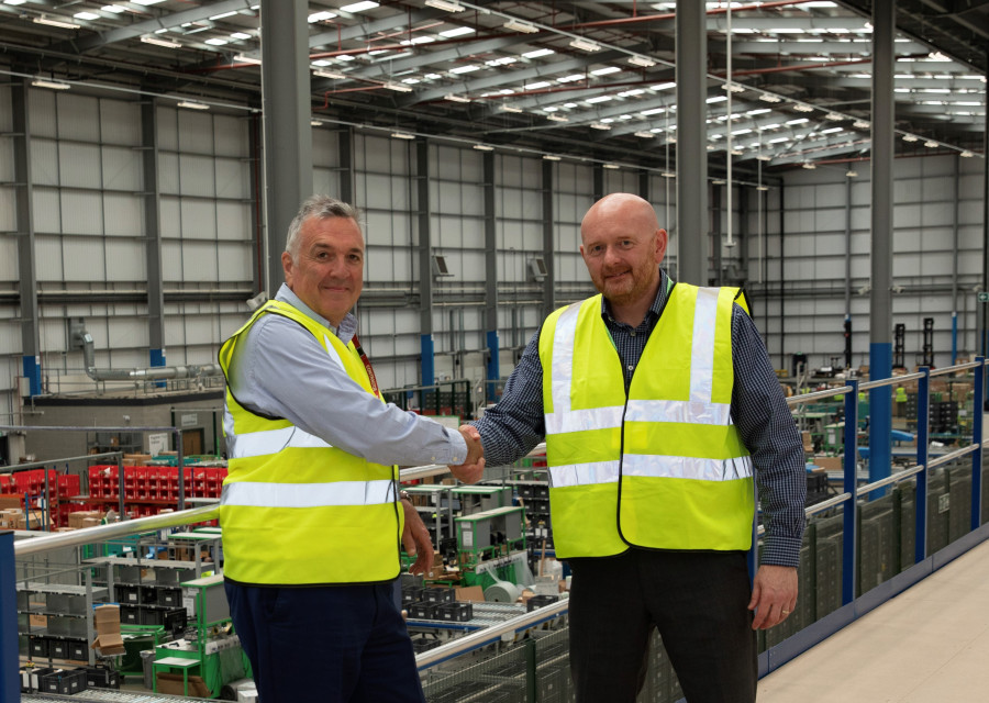(l r) Ian Wilson, Senior Manager   Distribution Sales at Toshiba & Simon...
