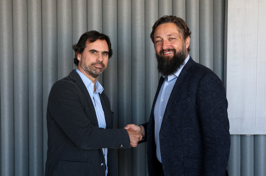 Jordi García y Oliver Tuszik, durante la firma del acuerdo