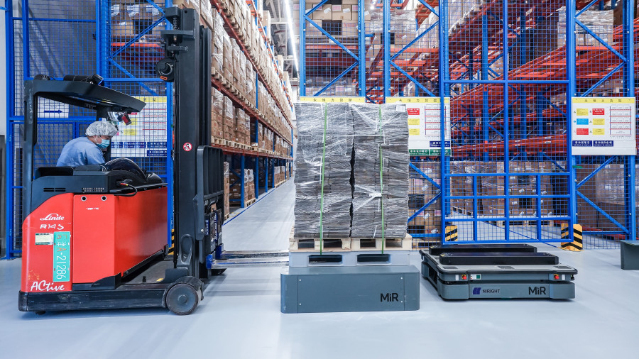 MiR AMR logistics 2021 300 dpi